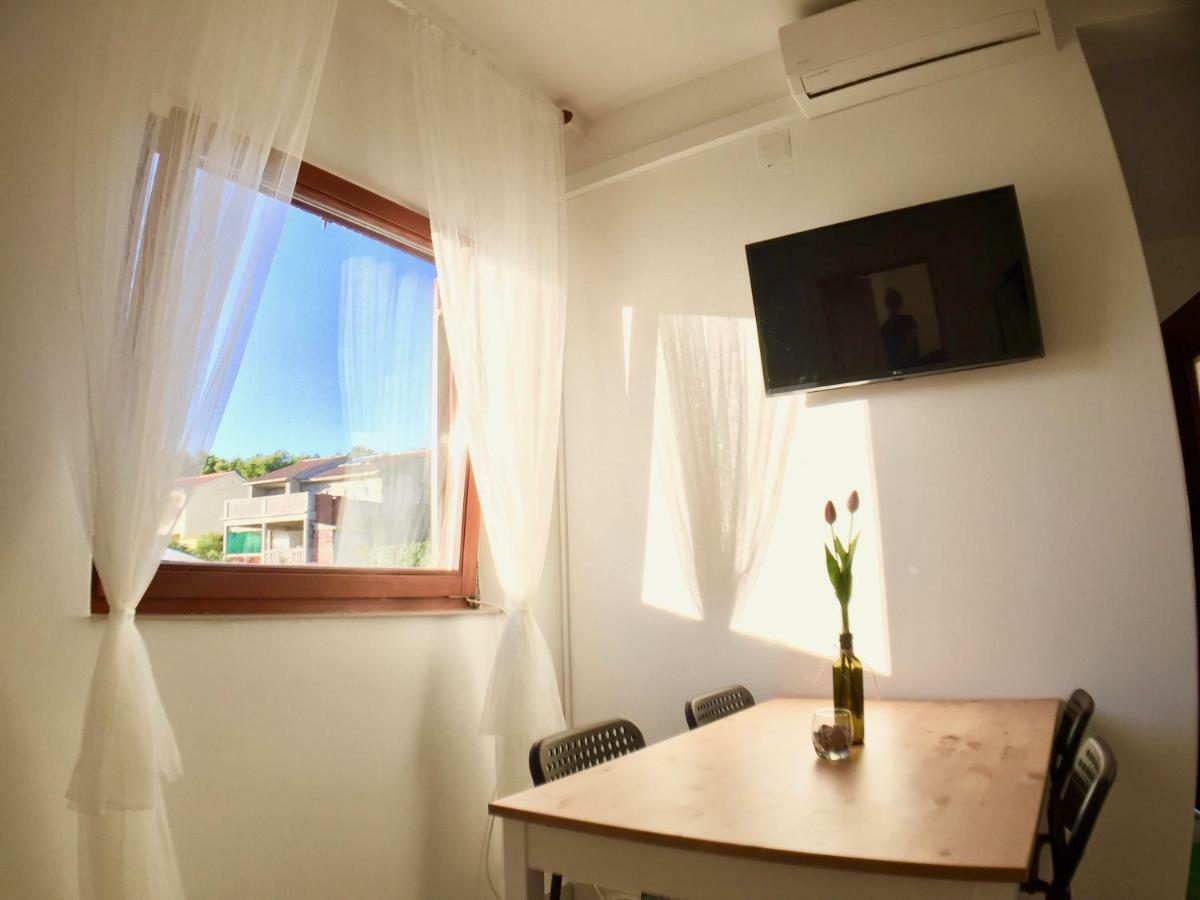 Apartment Sea View Nini Vlasici