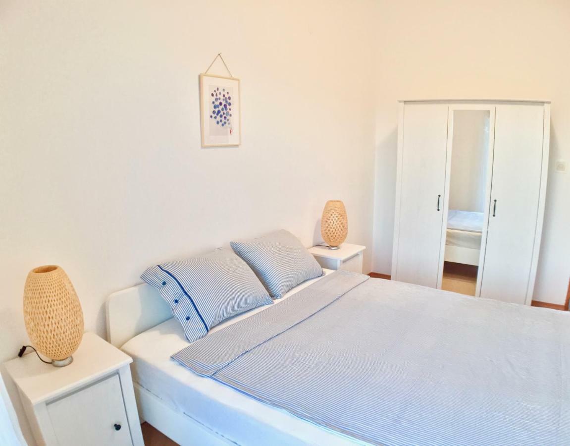 Sea View Nini Apartment Vlasici