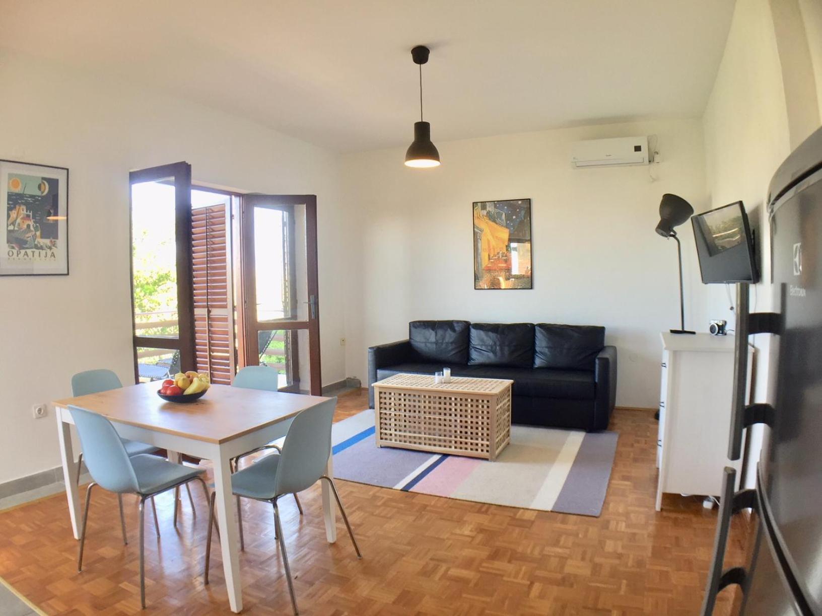 Sea View Nini Apartma *